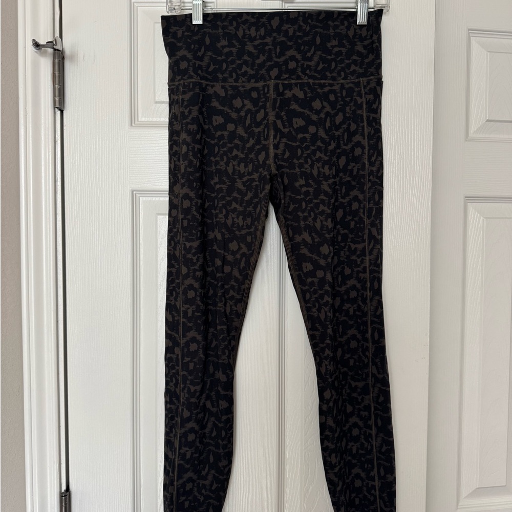 Vuori Black and Brown Leopard Print Leggings